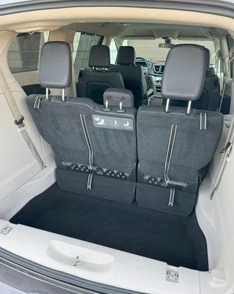 Chrysler Pacifica cena 62000 przebieg: 87000, rok produkcji 2018 z Zambrów małe 22